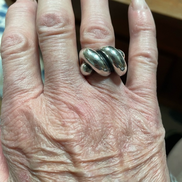 James Avery Sisterhood Ring - Picture 8 of 9